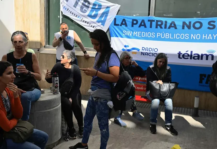 avier Milei suspende a la agencia de noticias Télam; valla sus sedes