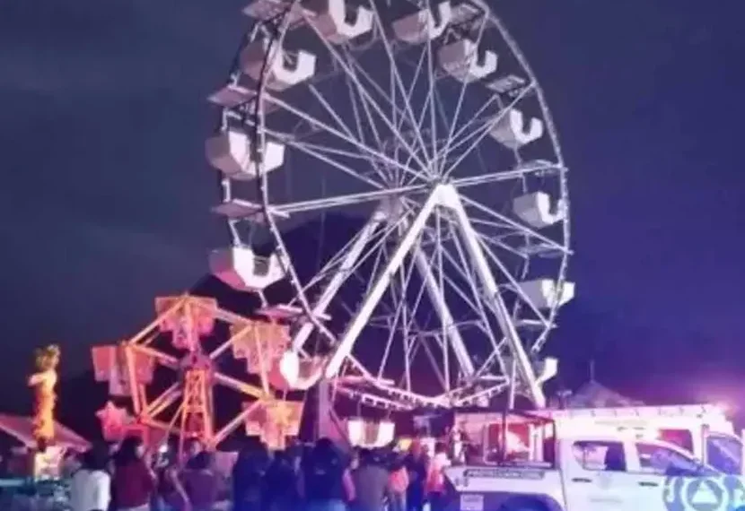 Padre e hija caen de 15 metros por falla en juego mecánico en Veracruz; se reportan graves