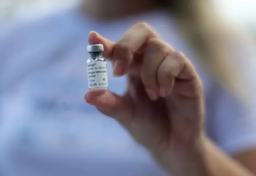 Hombre se vacunó 217 veces contra el covid… ¡y no sufrió efectos secundarios!