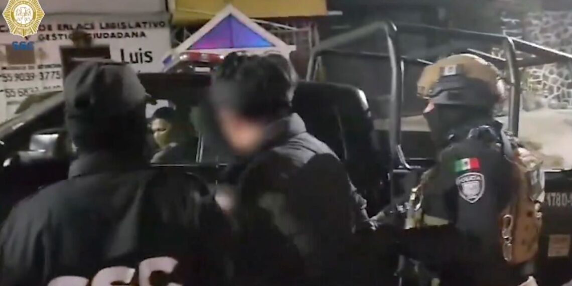 Aseguran más de 31 mdp y detienen a dos hombres en cateos en la MH y Tlalpan