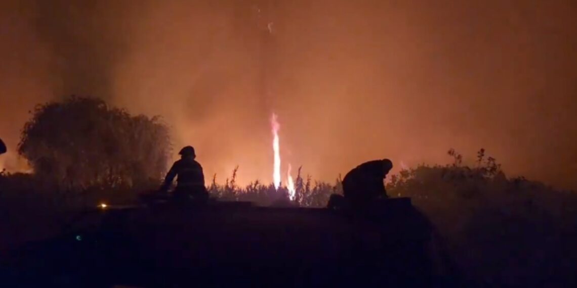 CCH Azcapotzalco suspende clases ante incendio en Vaso Regulador El Cristo