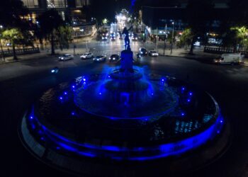 La ciudad de méxico se ilumina de azul en el día mundial y nacional contra la obesidad