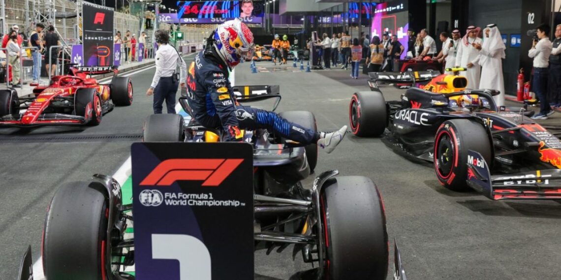 Verstappen logra la ‘pole position’ del GP de Arabia Saudita; ‘Checo’ saldrá tercero