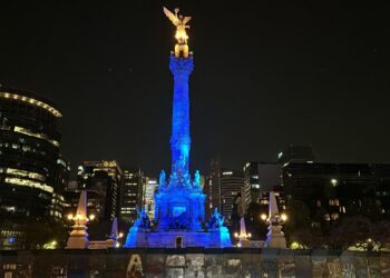 La Ciudad de México se ilumina de azul en el día mundial y nacional contra la obesidad
