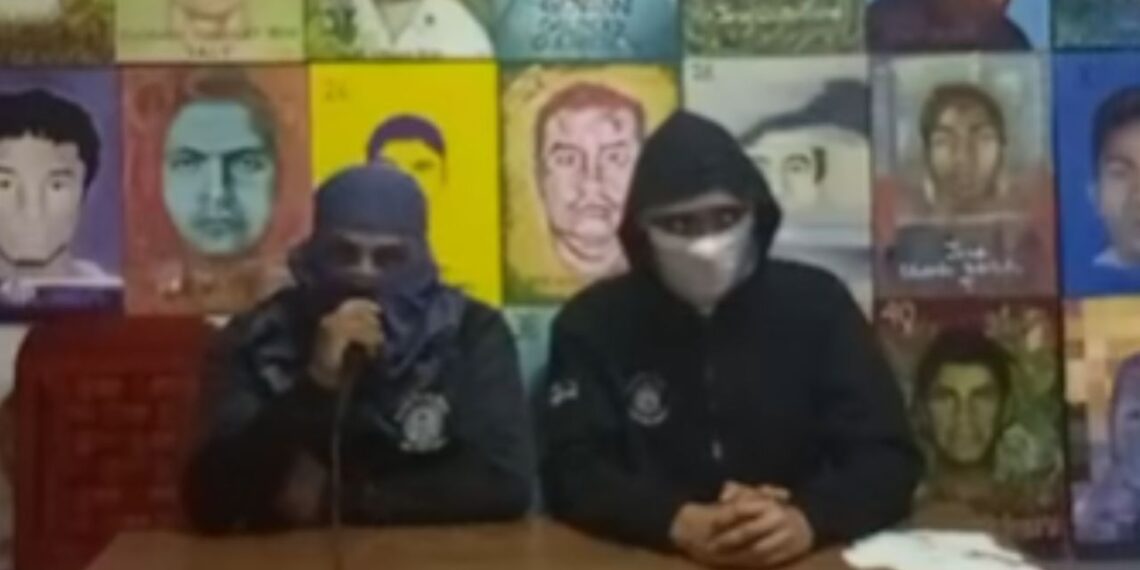 Normalistas acusan al gobierno de sembrar arma en camioneta donde murió su compañero