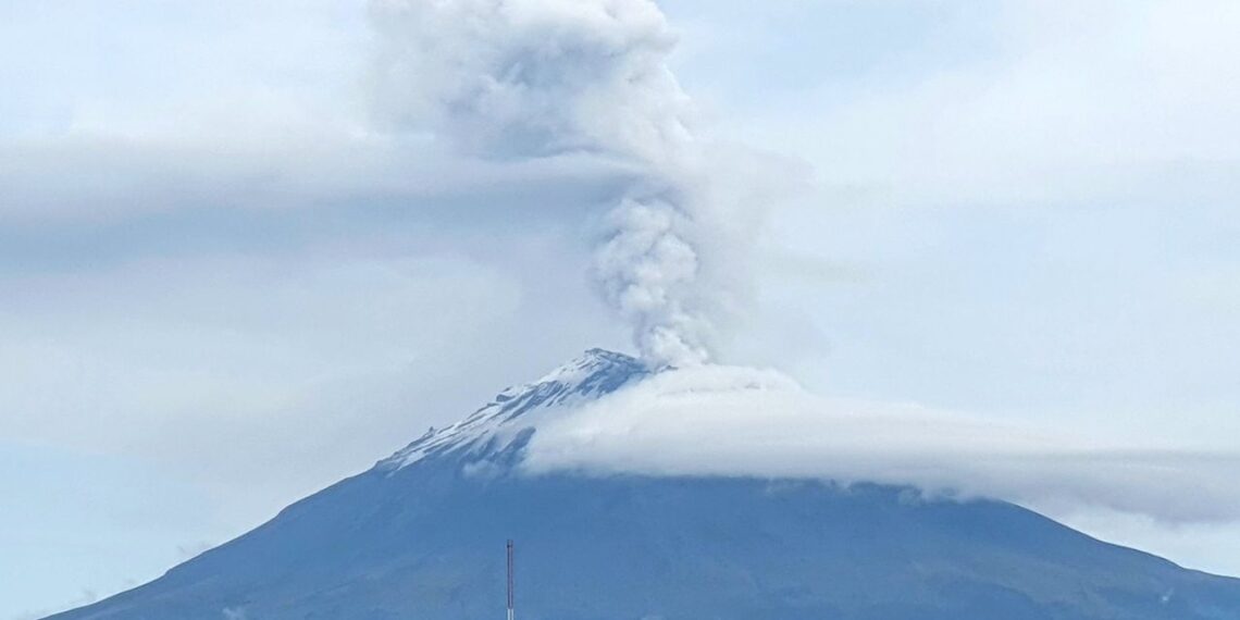 Popocatépetl registra más de 8 horas de tremor; ceniza afecta a Puebla