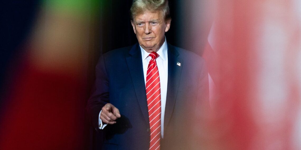 Trump pide aplazar juicio penal en Nueva York por caso de pagos a actriz porno