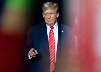 Trump pide aplazar juicio penal en Nueva York por caso de pagos a actriz porno