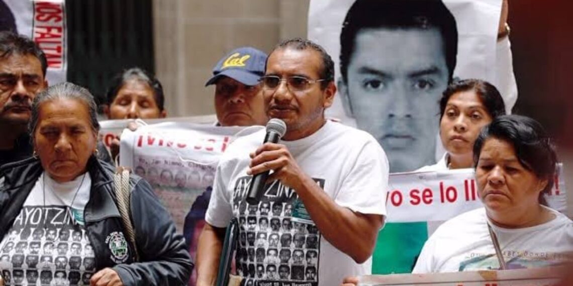 La indiferencia de AMLO escaló la protesta, señala vocero del caso Ayotzinapa