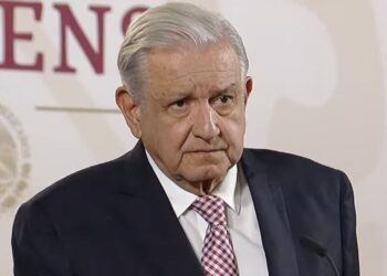 AMLO pide “autolimitarse” y no tocar temas electorales en la “mañanera”