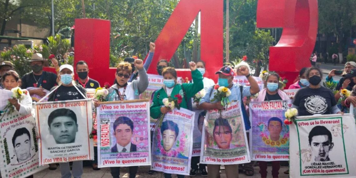 López Obrador insiste en reunión con padres de los 43 sin intermediarios; espera respuesta