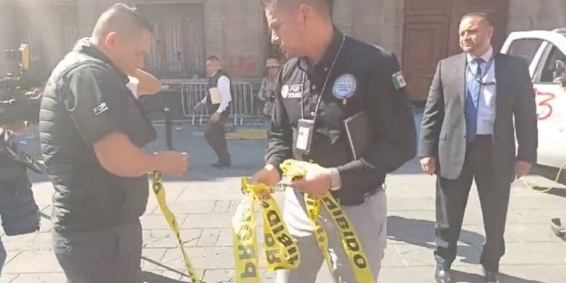 FGR acude a Palacio Nacional para indagar derribo de puerta