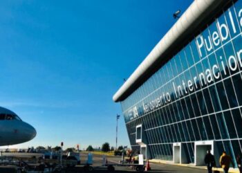 Suspenden operaciones en el Aeropuerto de Puebla por ceniza del Popocatépetl