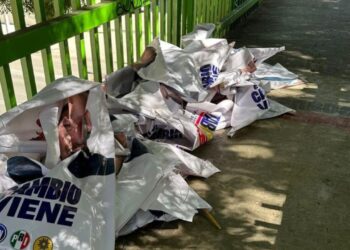 Gobierno de CDMX retira propaganda política de lugares prohibidos