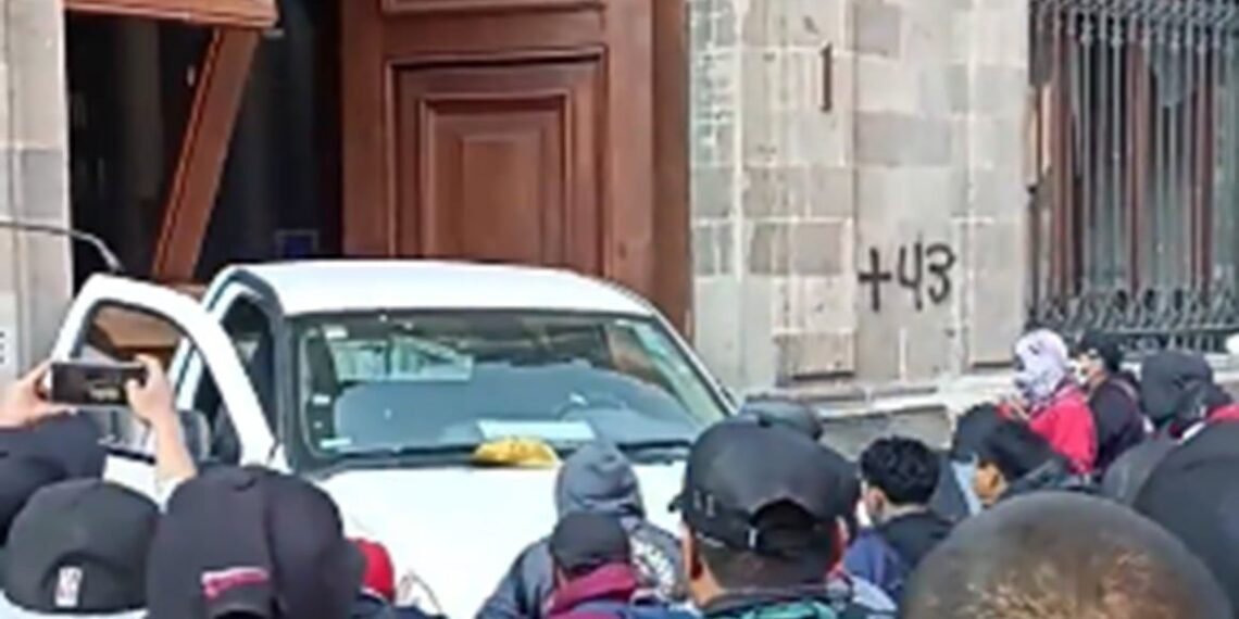 López Obrador dice sí a diálogo con padres de normalistas de Ayotzinapa, sin intermediarios