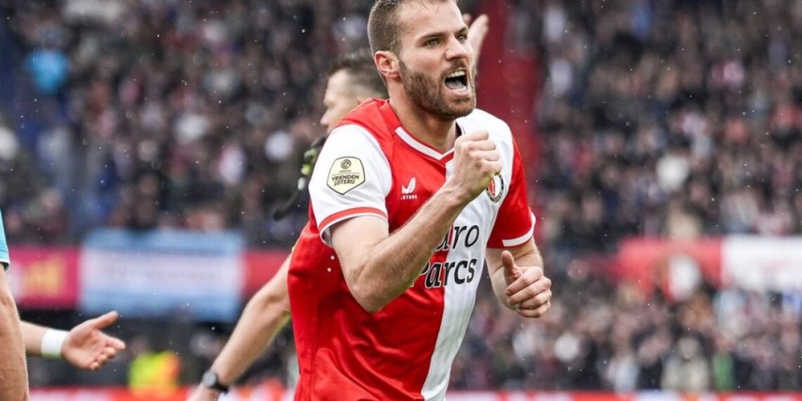 Feyenoord con Giménez en la cancha, remonta y se lleva la victoria ante el Utrecht