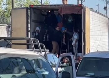 Rescatan a unos 200 migrantes de un tráiler en Coahuila