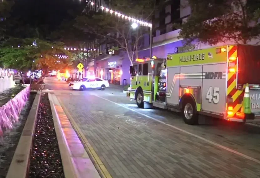 Tiroteo en bar de un centro comercial en Florida deja 2 muertos y 7 heridos