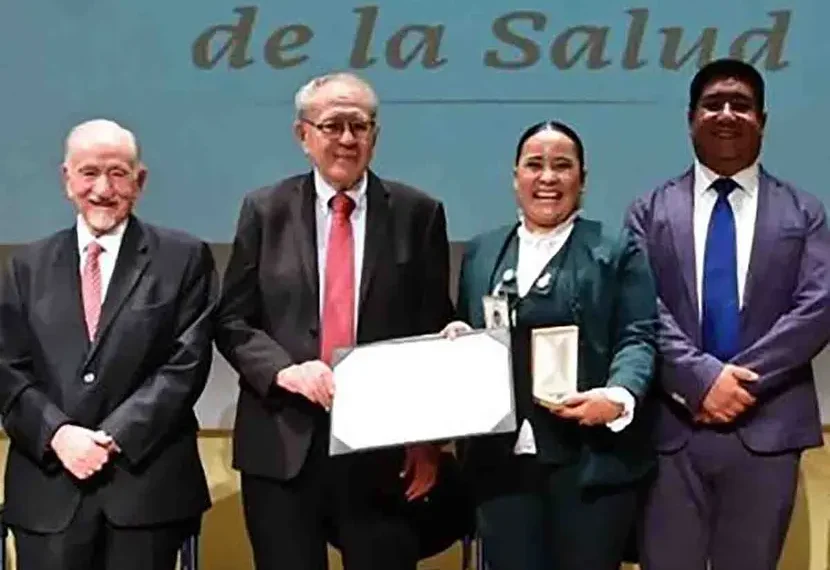 Premian a enfermera del IMSS por su labor y aplicación de vacunas contra contra covid
