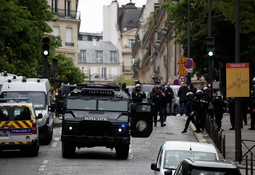 Detienen a un hombre en París por realizar una amenaza de bomba en consulado de Irán