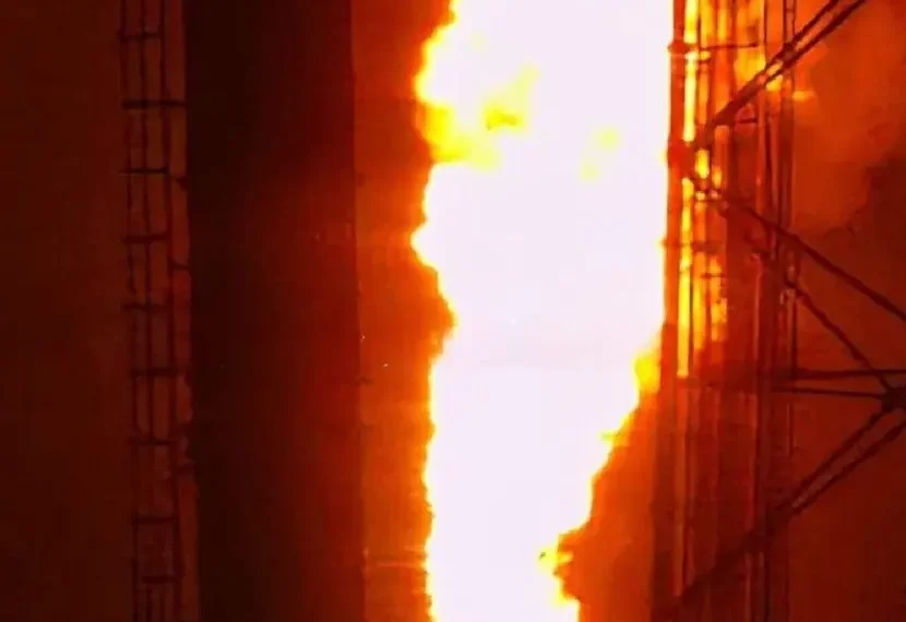 Se registra explosión e incendio en refinería de Pemex en Veracruz