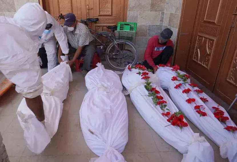 Hallan 50 cuerpos con huellas de tortura enterrados en hospital de Gaza; responsabilizan a Israel