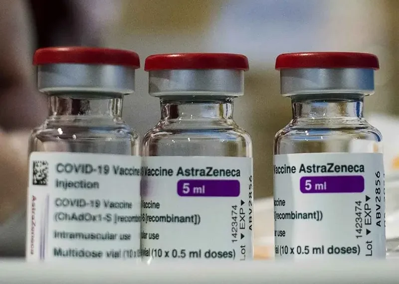 AstraZeneca reconoce por primera vez que su vacuna contra covid puede provocar trombosis