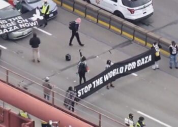 Activistas Propalestina bloquean acceso al Aeropuerto de Chicago y Golden Gate