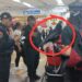 Desalojan a dos usuarios del Metro por transportar un cuervo