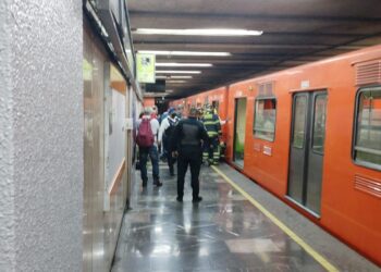 Mujer de 25 años sobrevive tras arrojarse a las vías del Metro Chabacano
