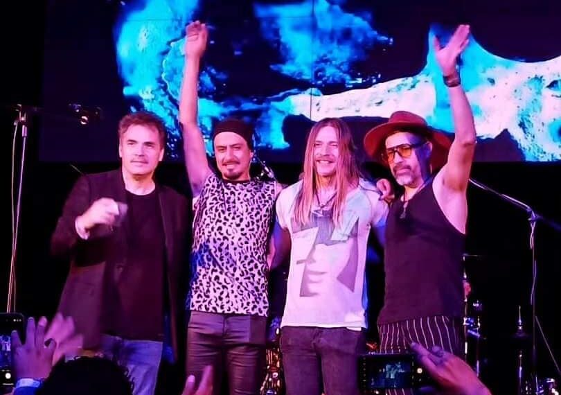 Con la presencia de sus músicos originales, HÉROES DEL SILENCIO y JAGUARES recibirán siendo homenaje especial para fans