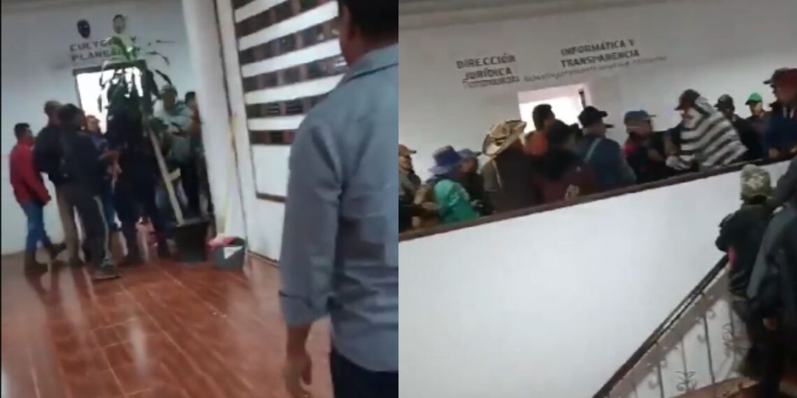 Habitantes de Acatepec retienen a funcionarios de Huautla, Hidalgo