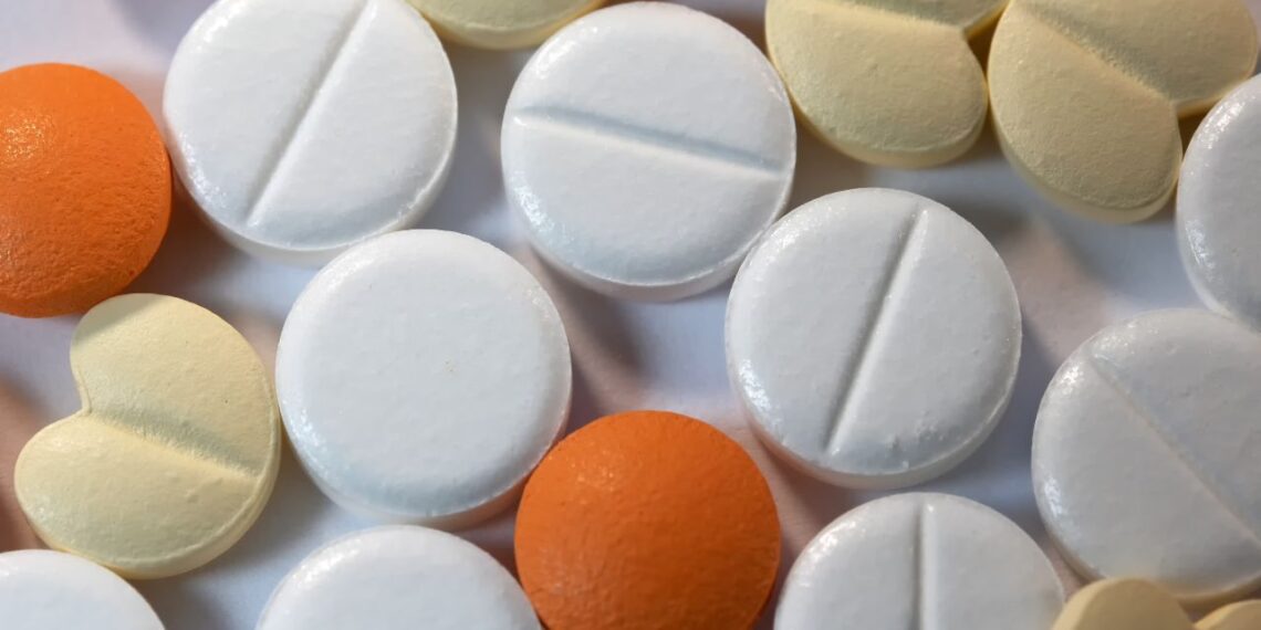 Alerta Cofepris por medicamentos falsificados para tratar cáncer de mama y VIH