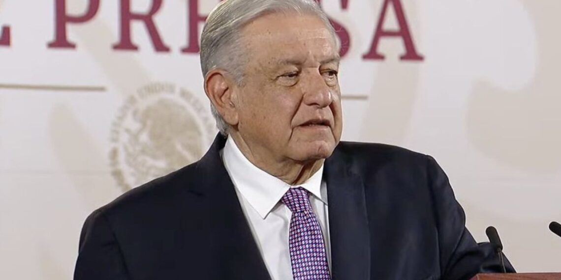 AMLO denuncia campaña sucia de Afores contra reforma de pensiones