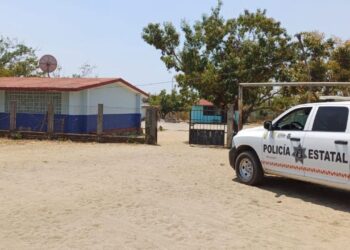 Hombres armados asaltan varias escuelas en Coyuca, Guerrero
