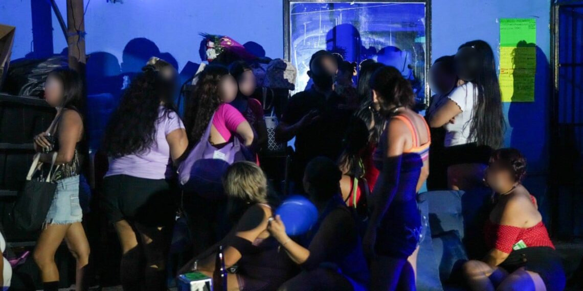 Rescatan a 27 mujeres obligadas a ejercer la prostitución en Cancún