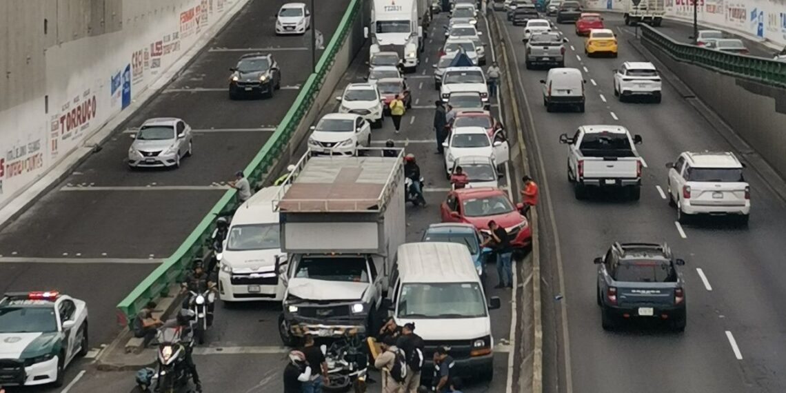 Motociclista muere durante choque múltiple en Constituyentes