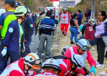 Entregan a familiares los cuerpos de 12 peregrinos tras accidente en Malinalco