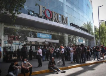 Hombre muere tras aventarse del tercer piso de Fórum Buenavista