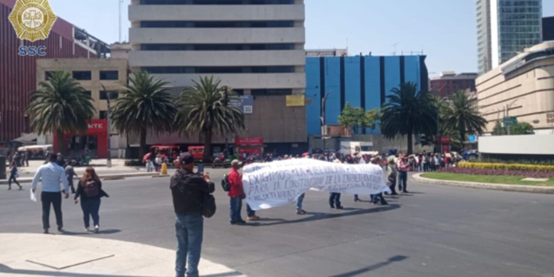 Manifestantes mantienen bloqueo en Paseo de la Reforma