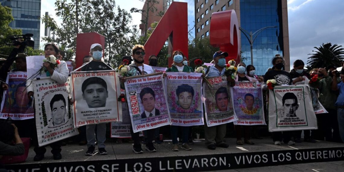 Ante amenaza de boicot a elecciones, AMLO responde a padres de los 43 de Ayotzinapa