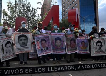 Ante amenaza de boicot a elecciones, AMLO responde a padres de los 43 de Ayotzinapa