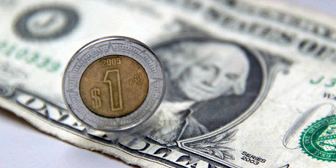 Peso mexicano se fortalece un 1% frente al dólar