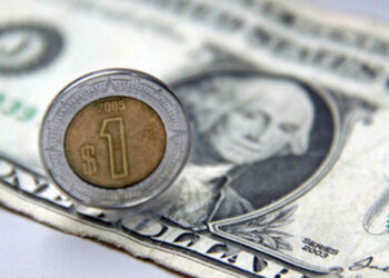 Peso mexicano se fortalece un 1% frente al dólar