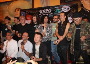 Se hace entrega de la Presea Espíritu de Lucha por parte de Expo Box Internacional