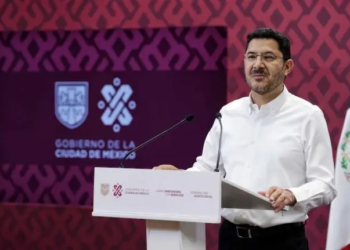 Descarta Martí Batres riesgo por agua contaminada en BJ, pero pide no beberla