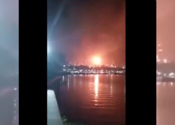 Se registra explosión en refinería Lázaro Cárdenas de Minatitlán