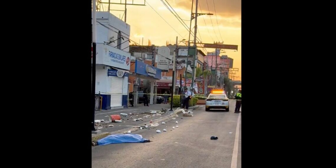 Ambulancia atropella a vendedor de café en la colonia Sinatel