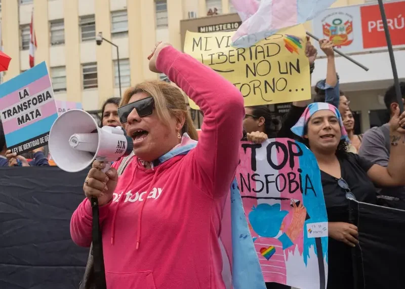 Comunidad trans en Perú protesta por decreto que los cataloga como ‘enfermos mentales’