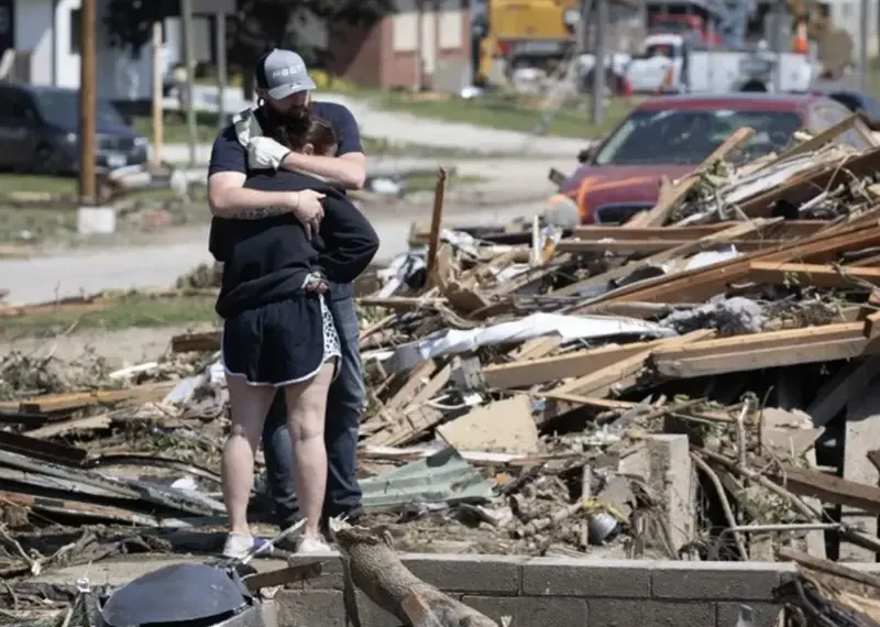 Aumenta a 19 el número de muertos tras tornado en EU